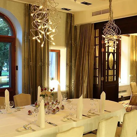 Kaemp Otel